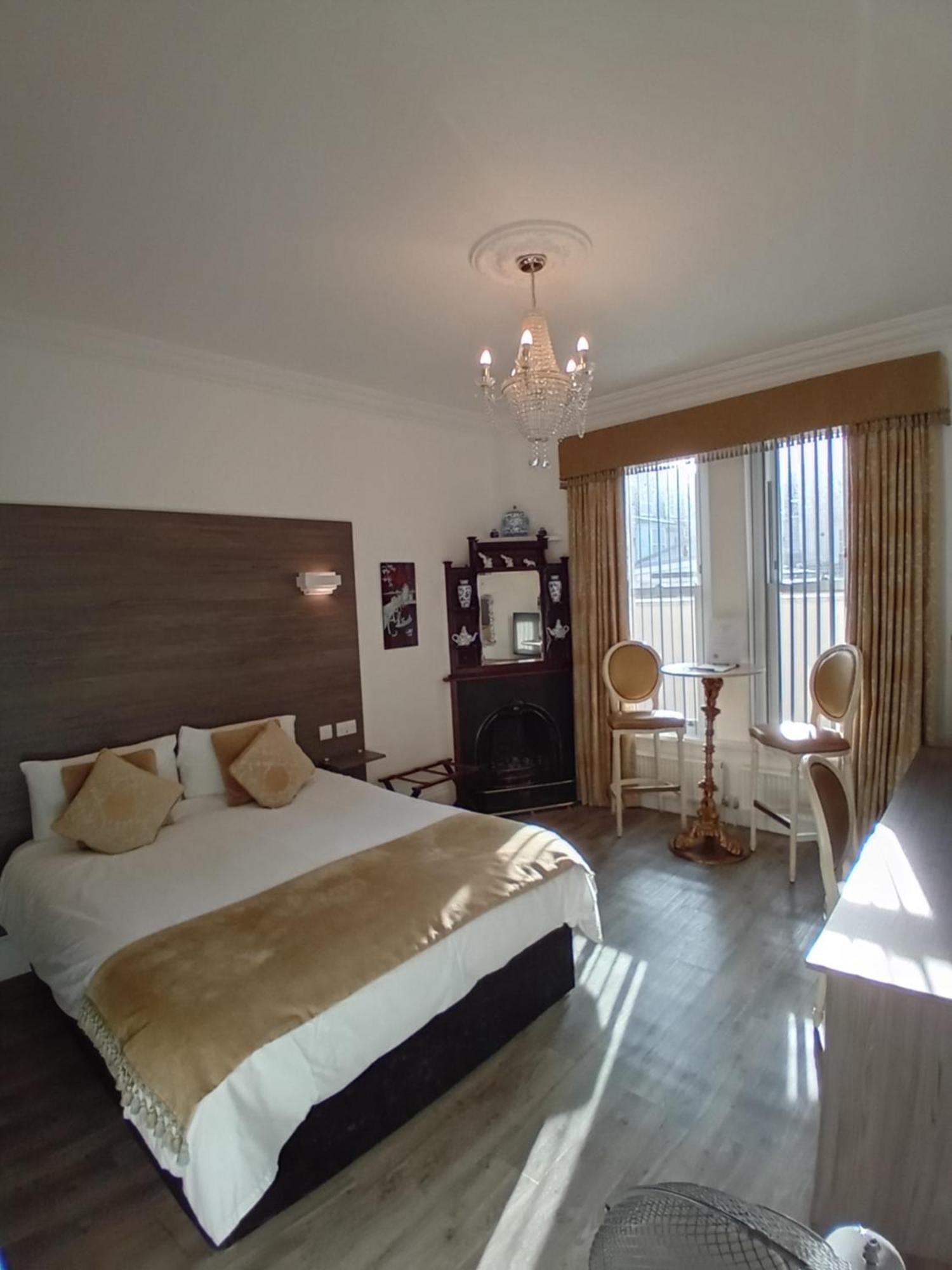 Bed and Breakfast Grosvenor House - Onsite Free Parking Ilfracombe Exterior foto
