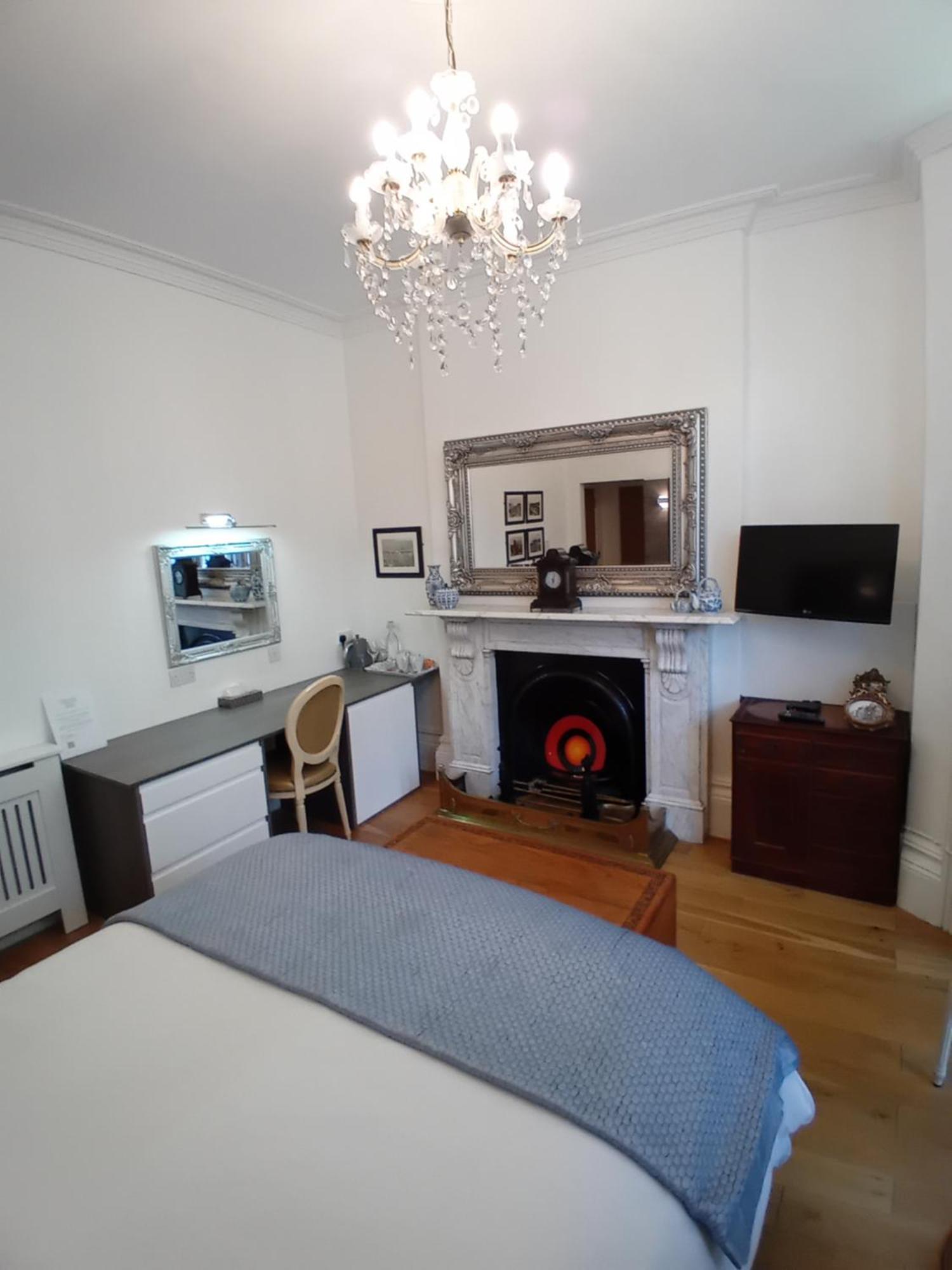 Bed and Breakfast Grosvenor House - Onsite Free Parking Ilfracombe Exterior foto